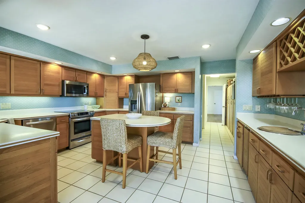 1245 Ferry Road Sanibel FL 33957-7411