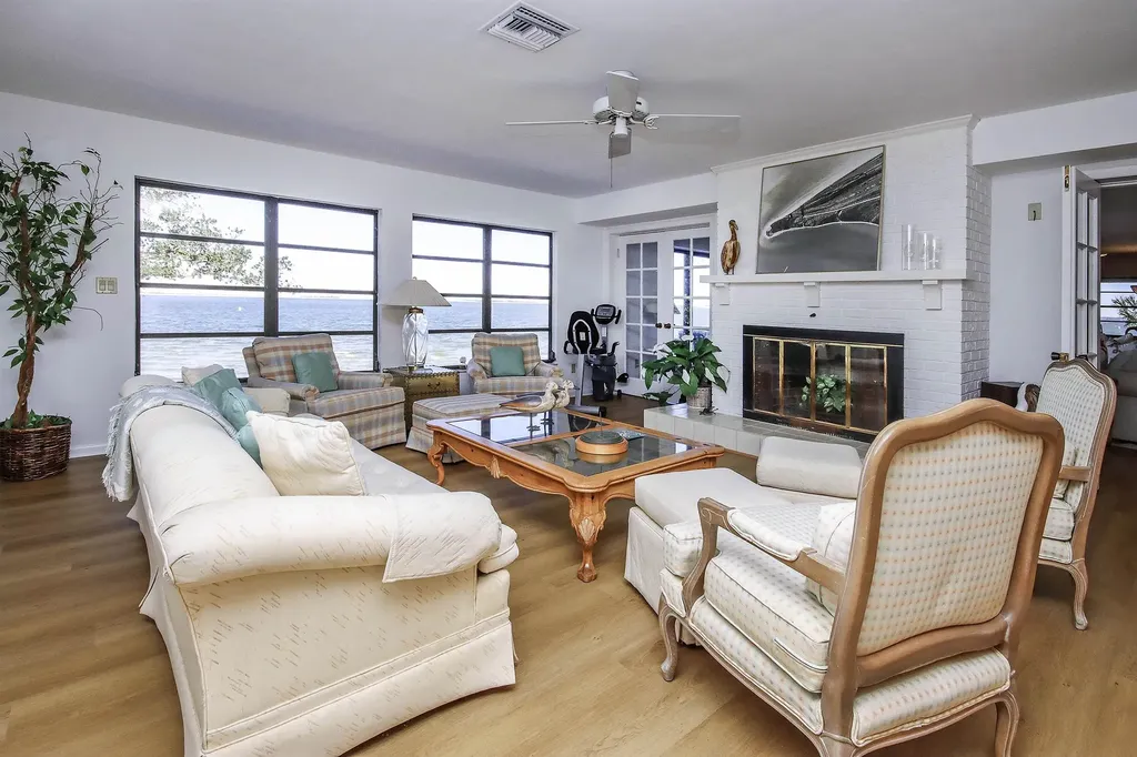 1245 Ferry Road Sanibel FL 33957-7411