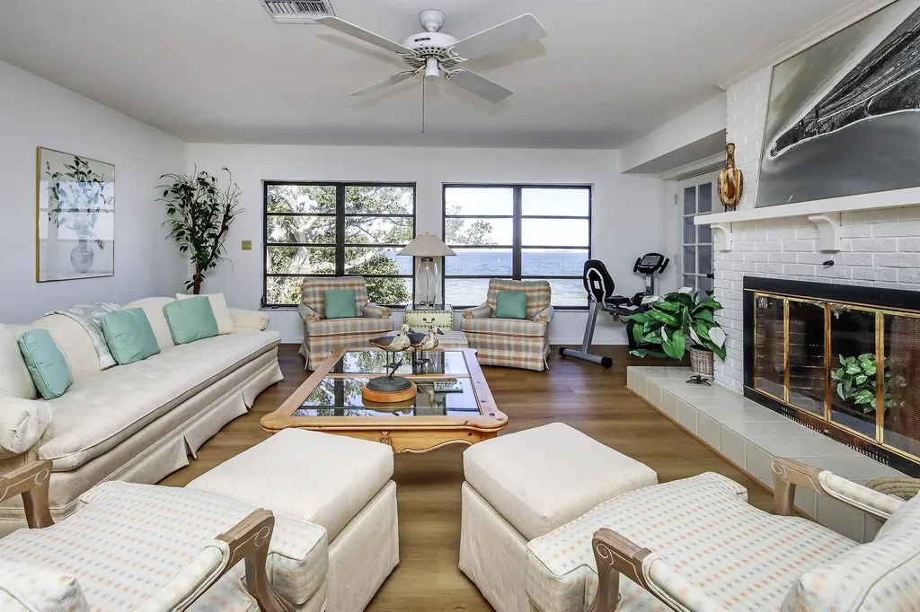 1245 Ferry Road Sanibel FL 33957-7411