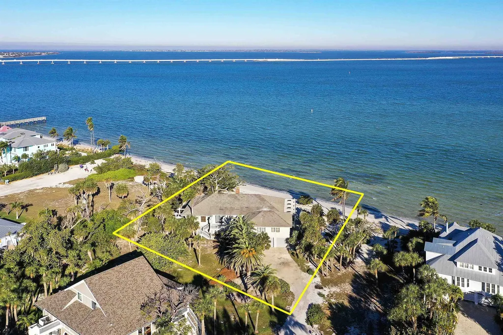 1245 Ferry Road Sanibel FL 33957-7411