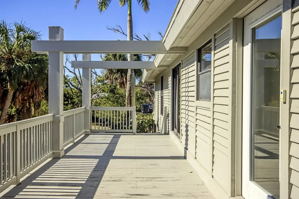 1245 Ferry Road Sanibel FL 33957-7411