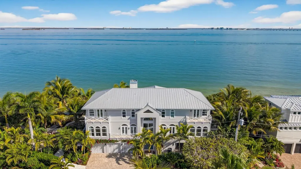 1552 San Carlos Bay Drive Sanibel FL 33957