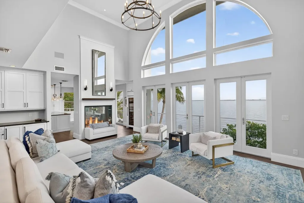 1552 San Carlos Bay Drive Sanibel FL 33957