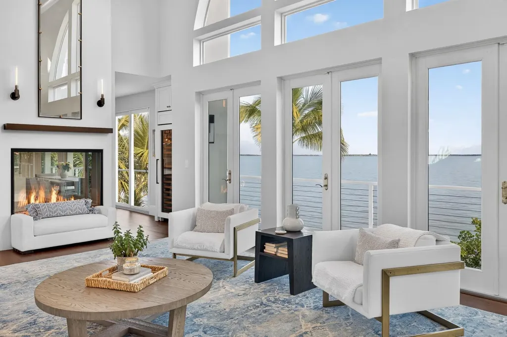 1552 San Carlos Bay Drive Sanibel FL 33957