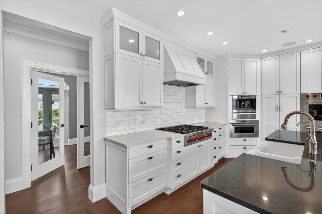1552 San Carlos Bay Drive Sanibel FL 33957