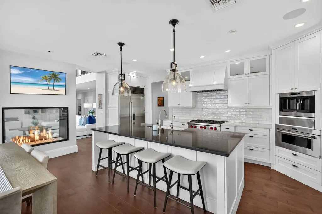 1552 San Carlos Bay Drive Sanibel FL 33957