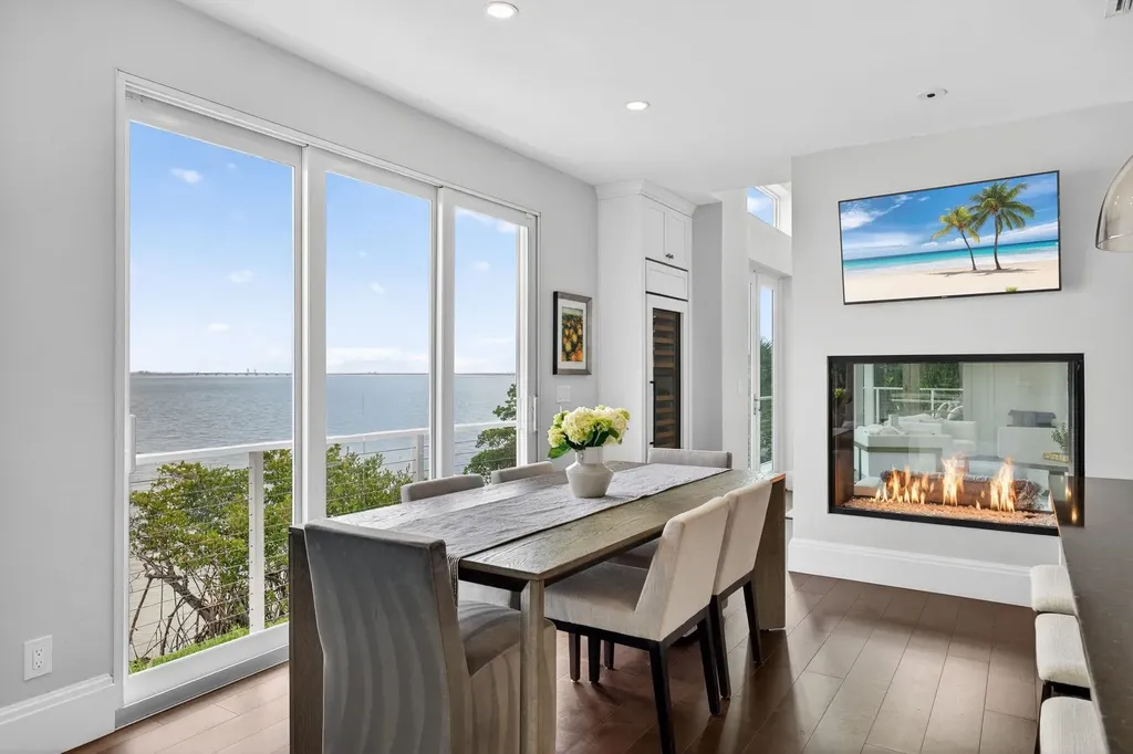 1552 San Carlos Bay Drive Sanibel FL 33957