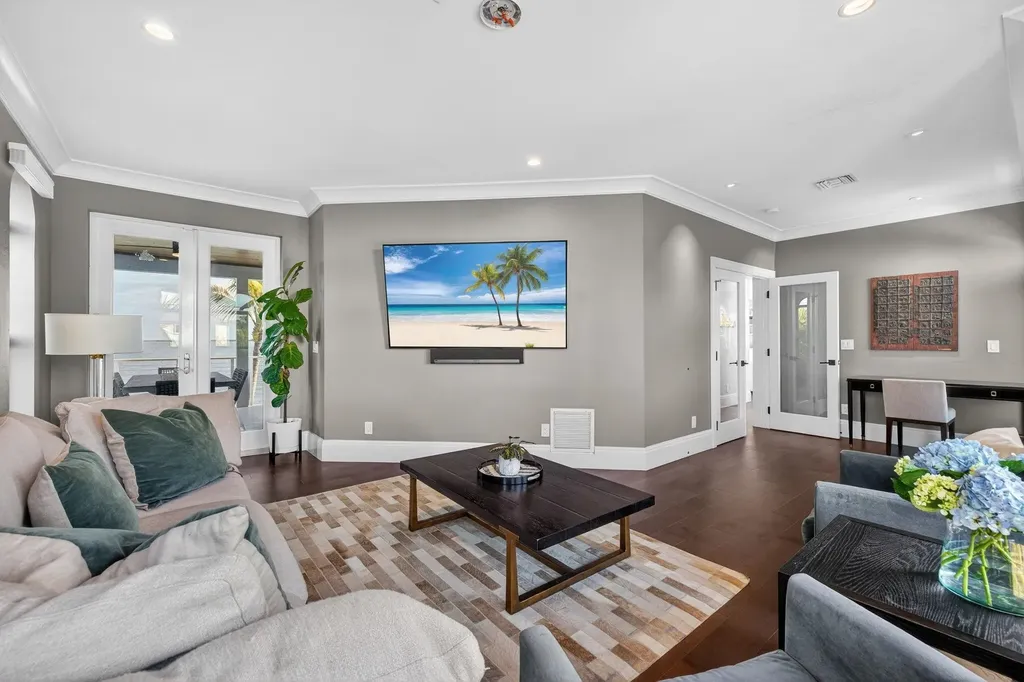 1552 San Carlos Bay Drive Sanibel FL 33957