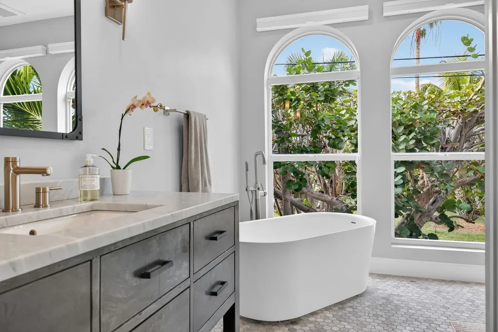 1552 San Carlos Bay Drive Sanibel FL 33957