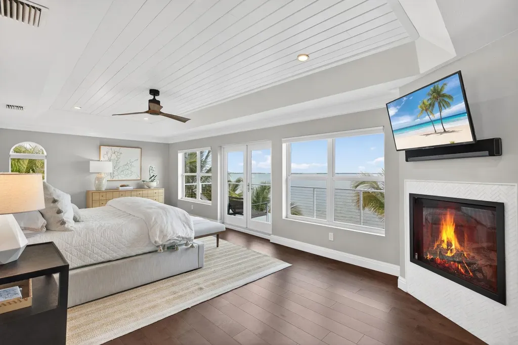 1552 San Carlos Bay Drive Sanibel FL 33957