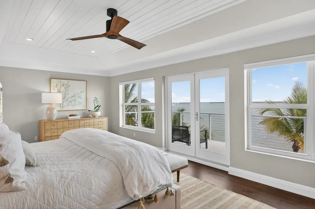 1552 San Carlos Bay Drive Sanibel FL 33957