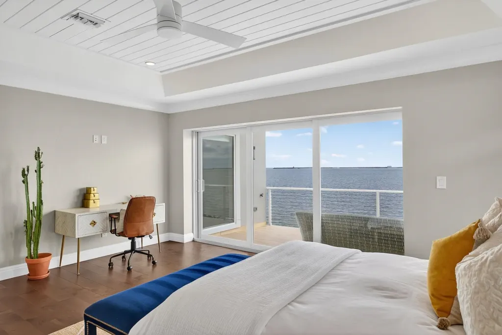 1552 San Carlos Bay Drive Sanibel FL 33957