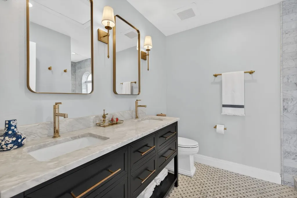 1552 San Carlos Bay Drive Sanibel FL 33957