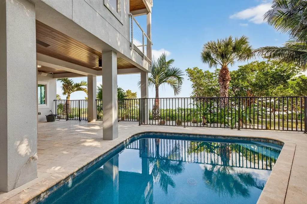 1552 San Carlos Bay Drive Sanibel FL 33957