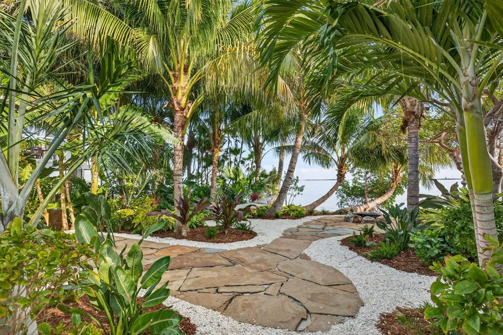 1552 San Carlos Bay Drive Sanibel FL 33957