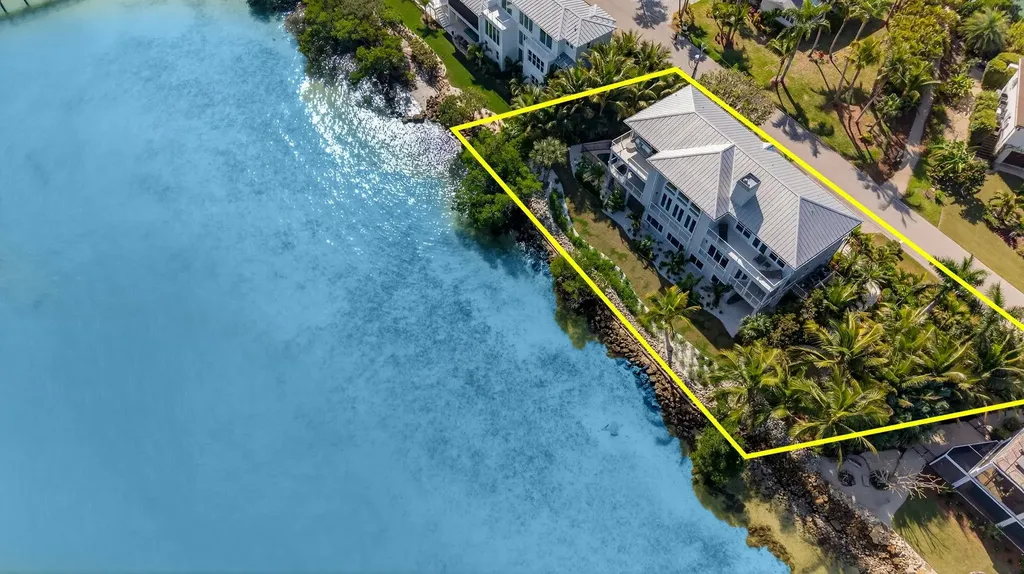 1552 San Carlos Bay Drive Sanibel FL 33957