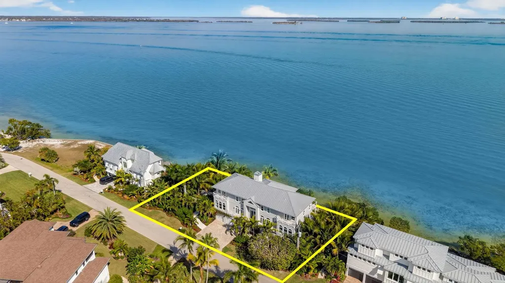 1552 San Carlos Bay Drive Sanibel FL 33957