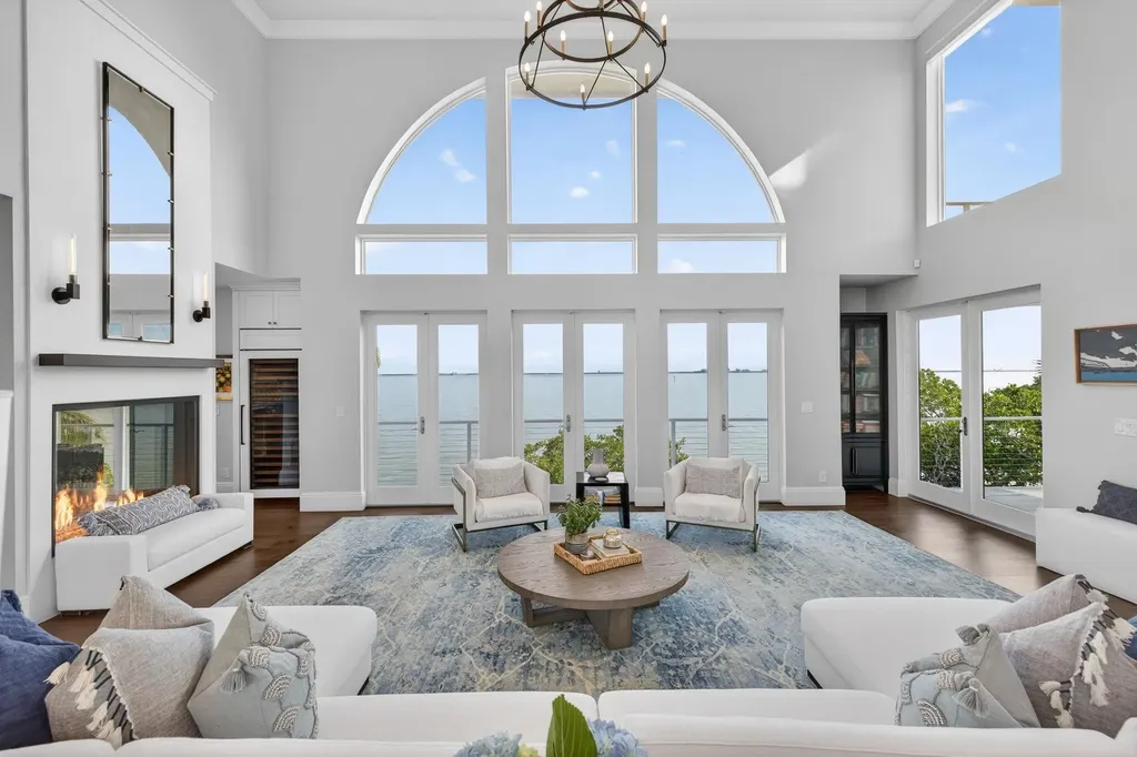 1552 San Carlos Bay Drive Sanibel FL 33957