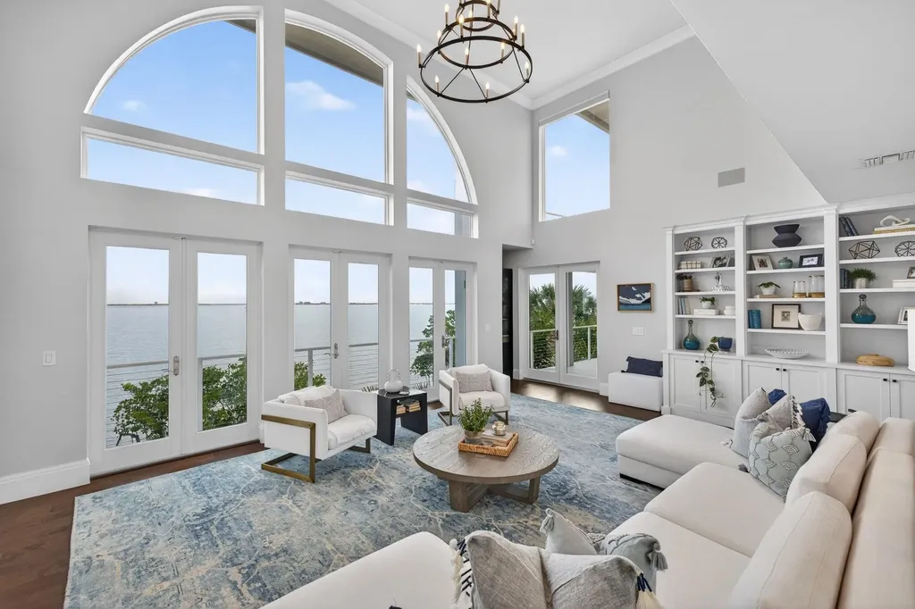 1552 San Carlos Bay Drive Sanibel FL 33957