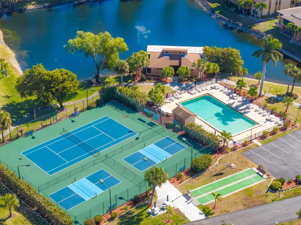 6486 Royal Woods Drive Fort Myers FL 33908-6192