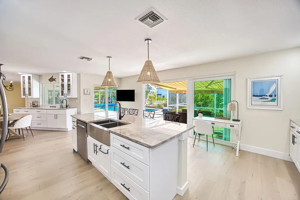 1006 Lindgren Boulevard Sanibel FL 33957