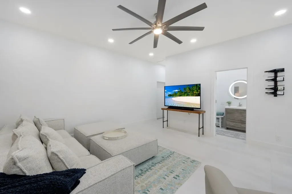 2943 Valencia Way Fort Myers FL 33901