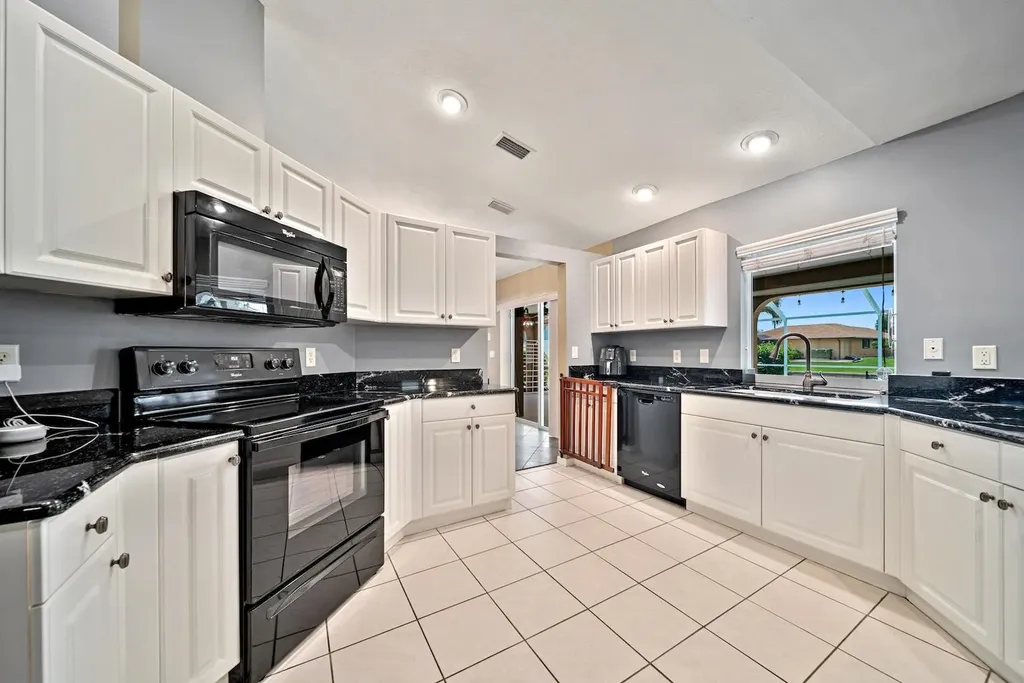 22 SE 13th Avenue Cape Coral FL 33990