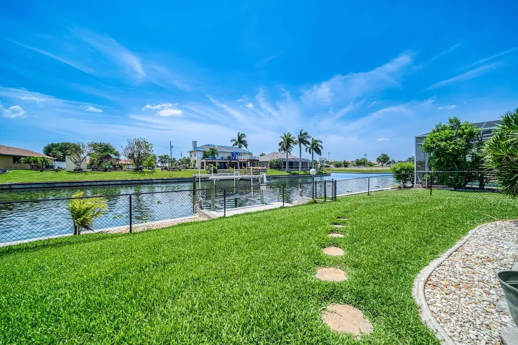 22 SE 13th Avenue Cape Coral FL 33990