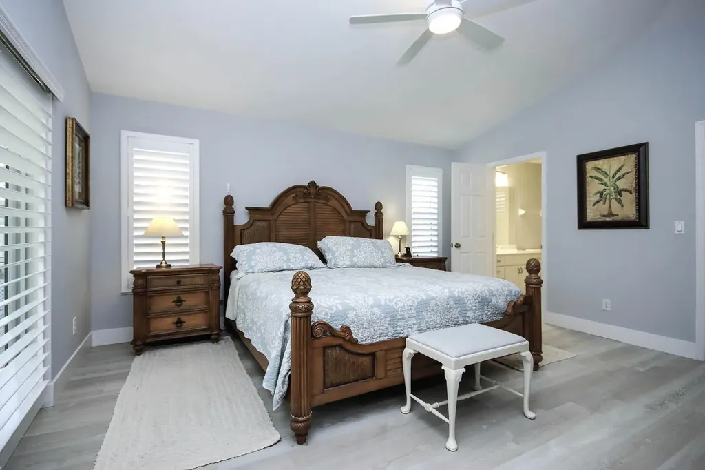 1890 Farm Trail Sanibel FL 33957