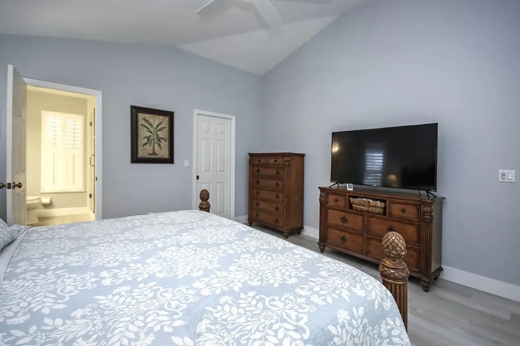 1890 Farm Trail Sanibel FL 33957