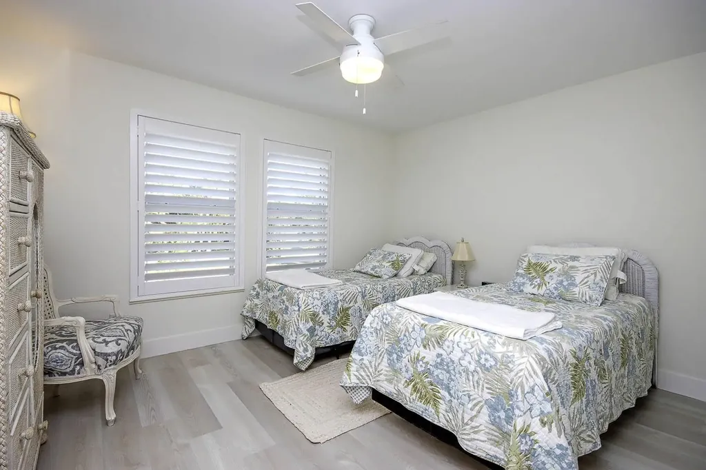 1890 Farm Trail Sanibel FL 33957