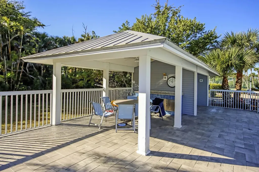 1890 Farm Trail Sanibel FL 33957