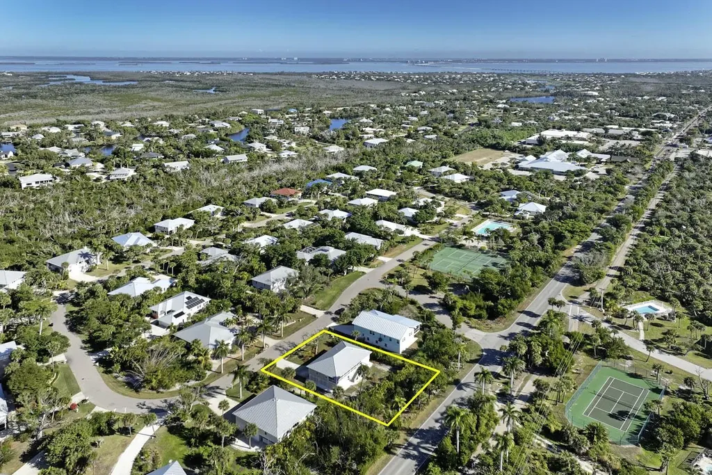 1890 Farm Trail Sanibel FL 33957