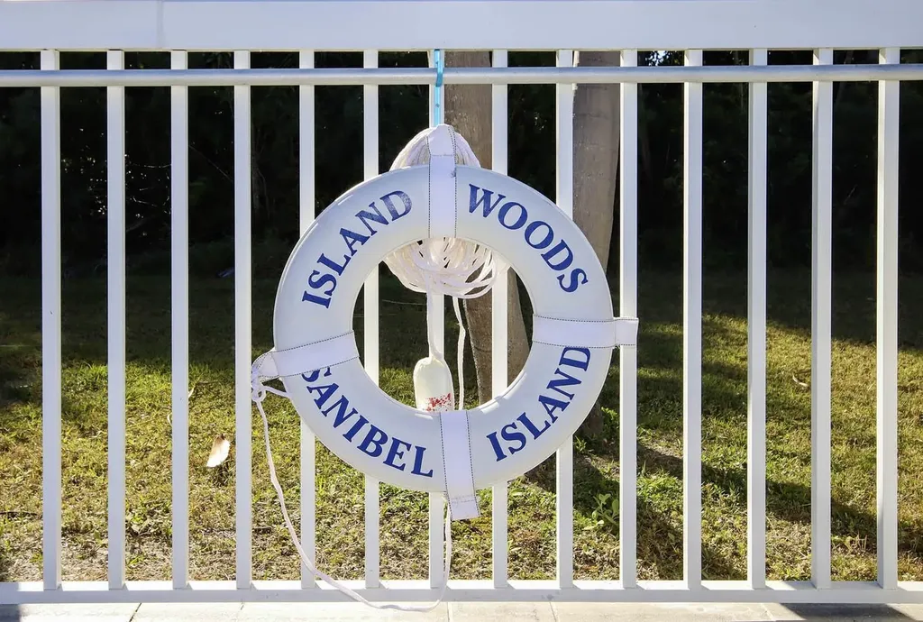 1890 Farm Trail Sanibel FL 33957