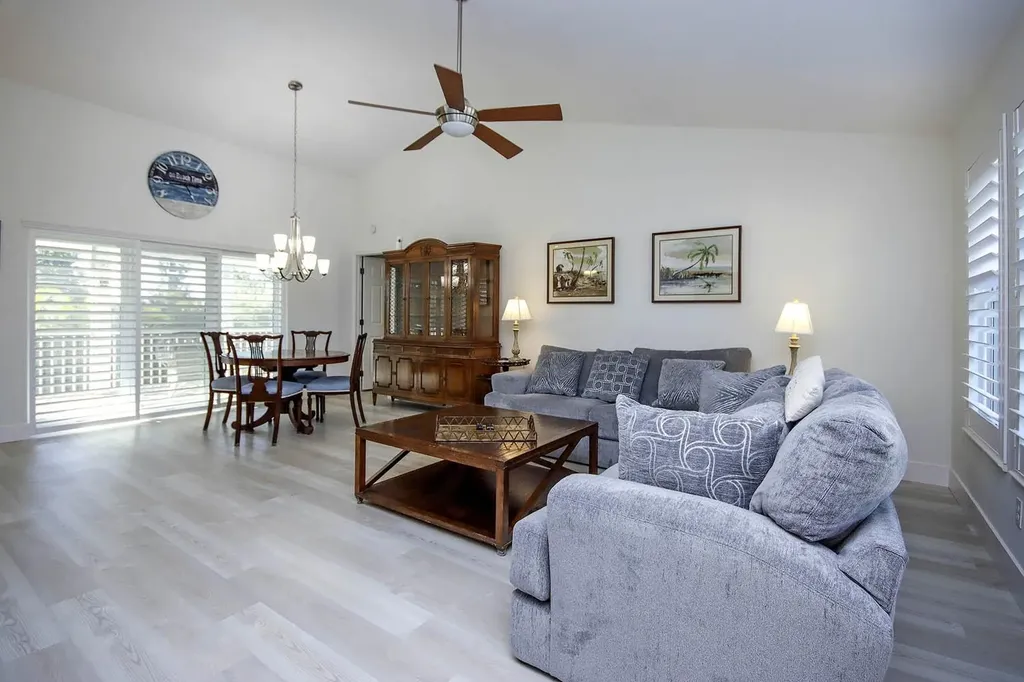 1890 Farm Trail Sanibel FL 33957