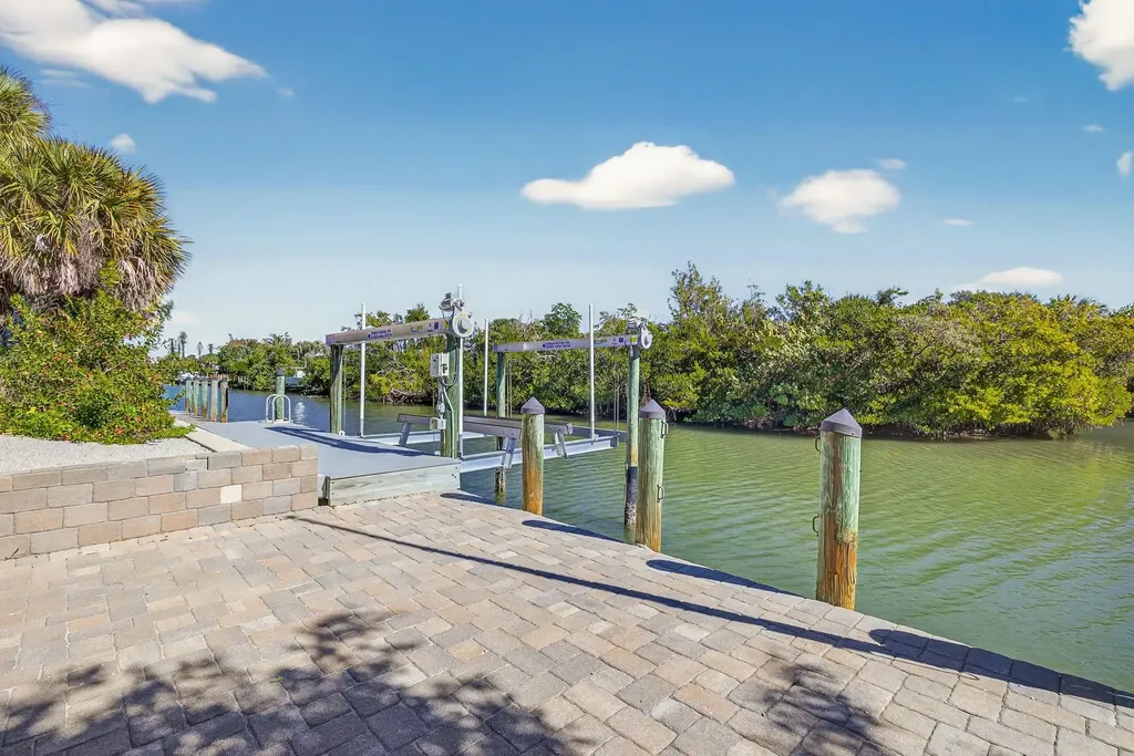 952 Kings Crown Drive Sanibel FL 33957