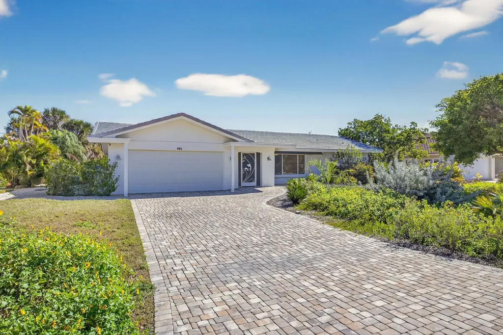 952 Kings Crown Drive Sanibel FL 33957