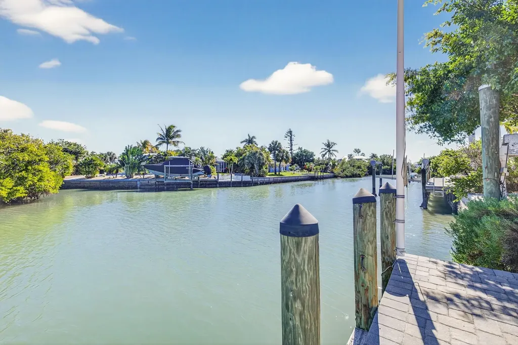 952 Kings Crown Drive Sanibel FL 33957