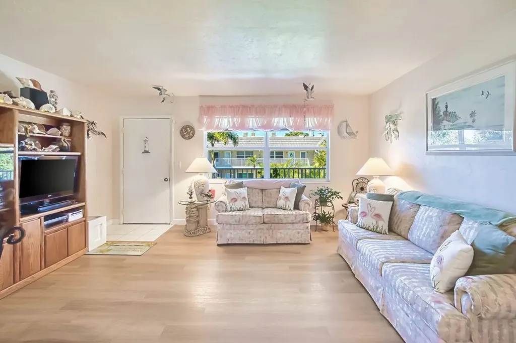 601 Periwinkle Way Sanibel FL 33957