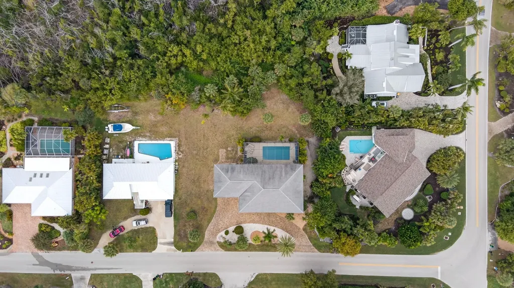 1379 Albatross Road Sanibel FL 33957