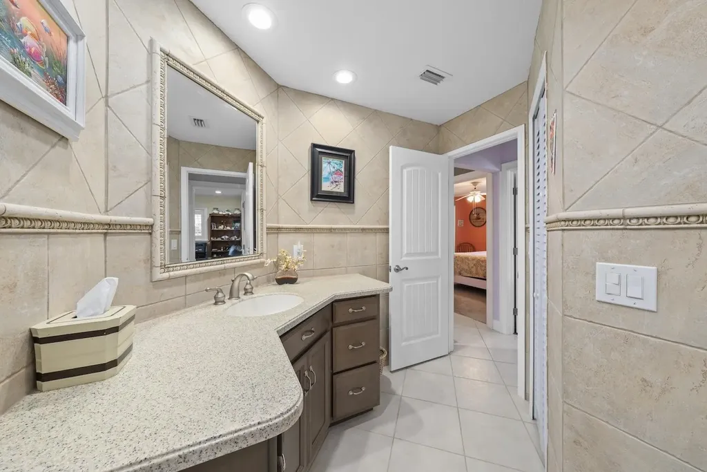 1056 S Yachtsman Drive Sanibel FL 33957