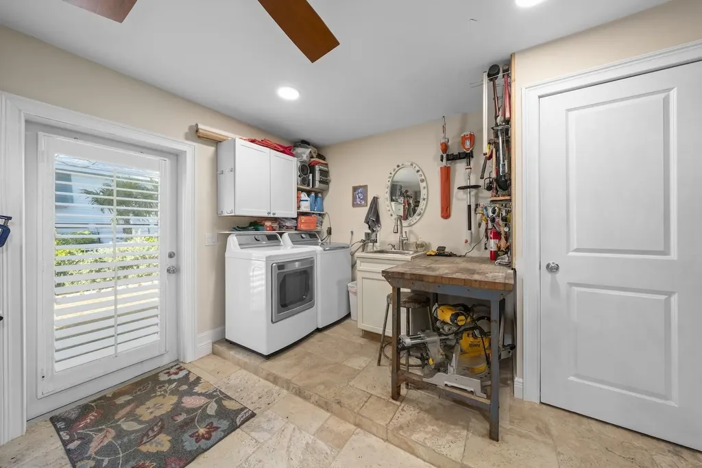 1056 S Yachtsman Drive Sanibel FL 33957