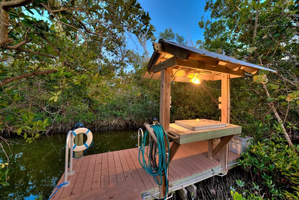 1056 S Yachtsman Drive Sanibel FL 33957