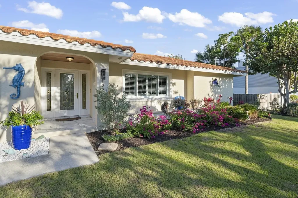 1056 S Yachtsman Drive Sanibel FL 33957