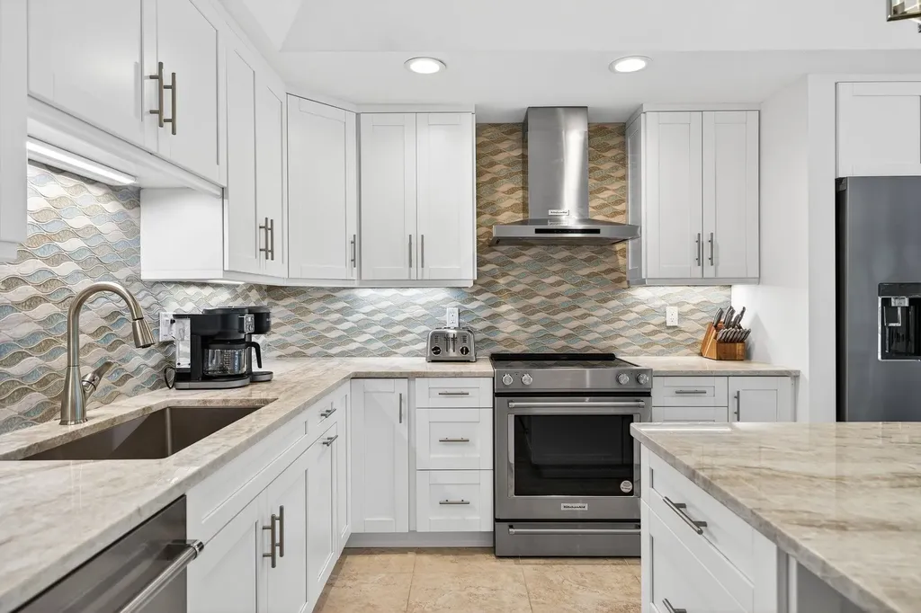 819 Tulip Lane Sanibel FL 33957