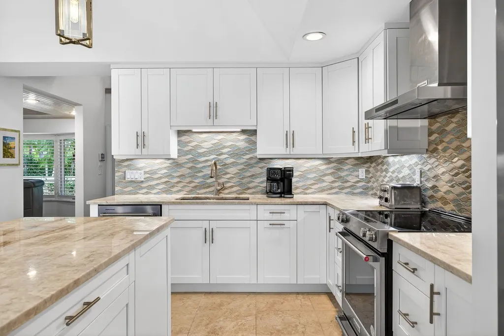 819 Tulip Lane Sanibel FL 33957