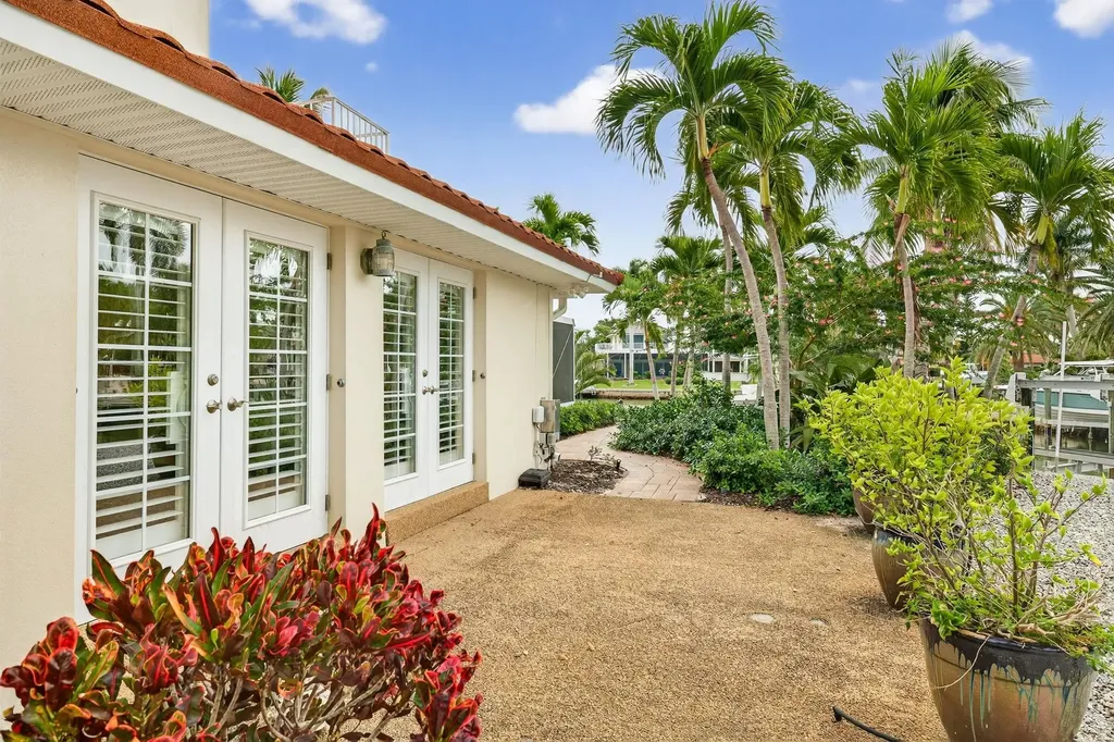 819 Tulip Lane Sanibel FL 33957