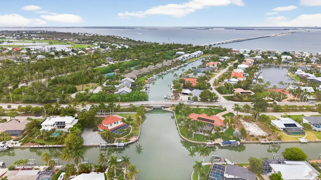 819 Tulip Lane Sanibel FL 33957