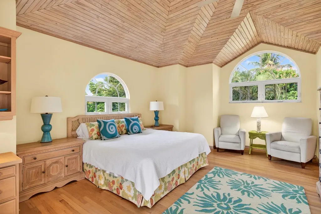 819 Tulip Lane Sanibel FL 33957