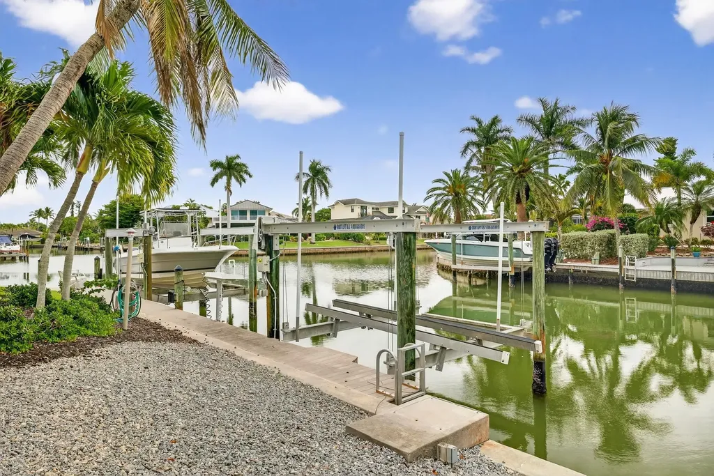 819 Tulip Lane Sanibel FL 33957